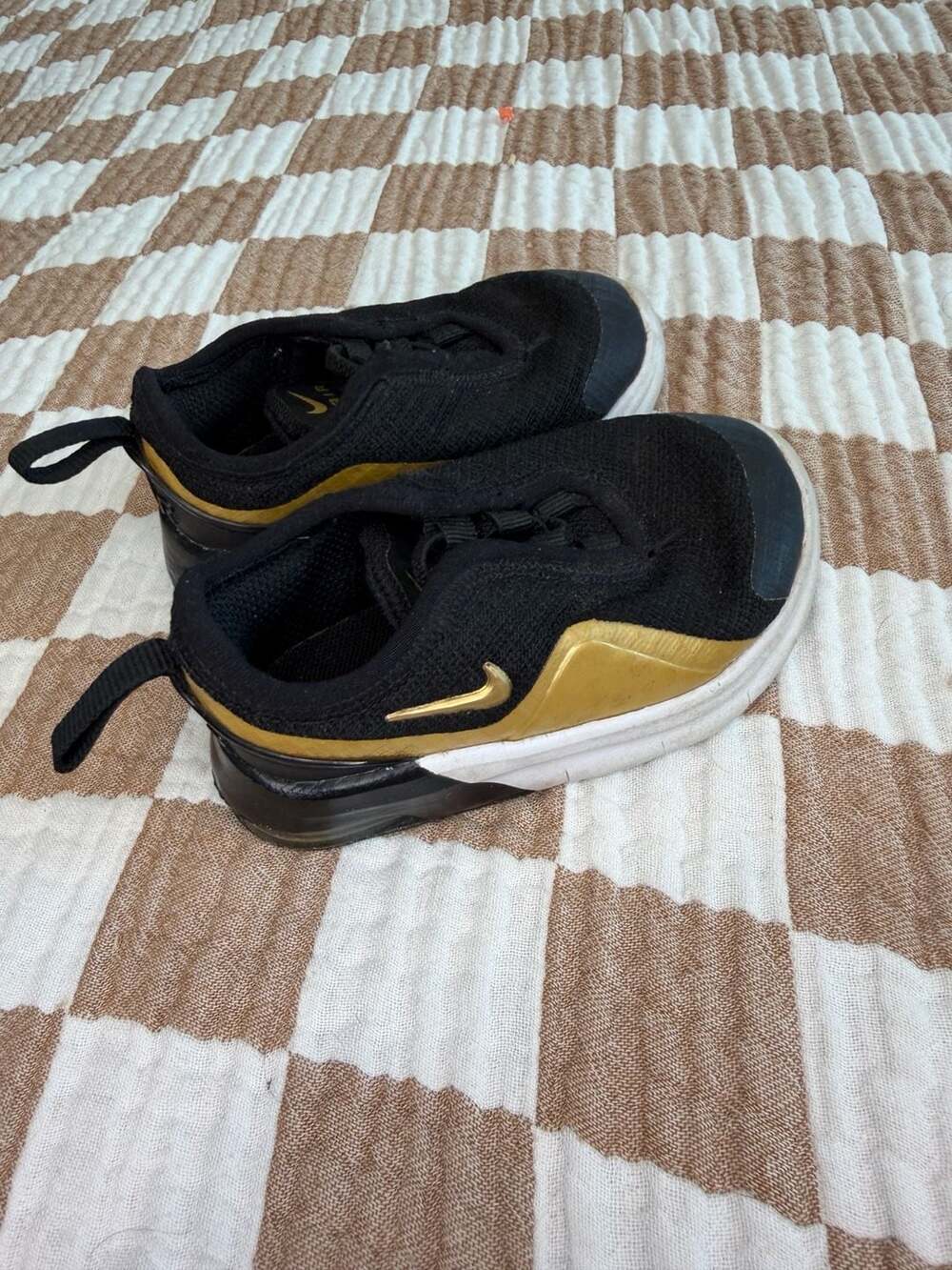 Nike Air Max Motion 2 Size 4C Black Metallic Gold
